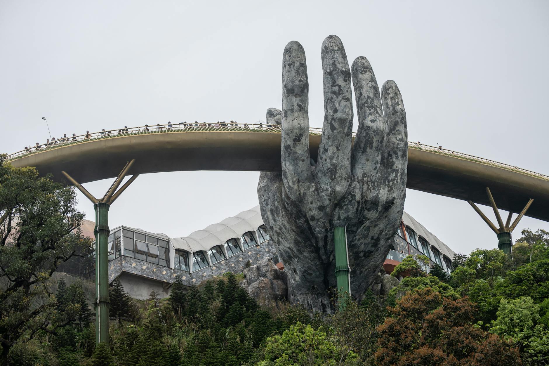 Opony letnie w Kowarach: kiedy je wymienić? Poradnik